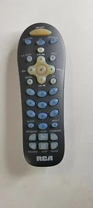 Control remoto universal de 3 dispositivos RCA RCR311W con botones iluminados TV, VCR, DVD - Imagen 1 de 3
