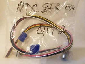 Menge 2 Mencom Corporation MDC-8FR-BM Buchse, 8 Pole, Buchse gerade 1 Fuß - Bild 1 von 1