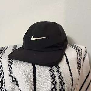 Nike federleichte Dri-Fit Mütze Kappe Laufen Riemen hinten Herren schwarz aktiv Fitnessstudio Golf - Bild 1 von 3