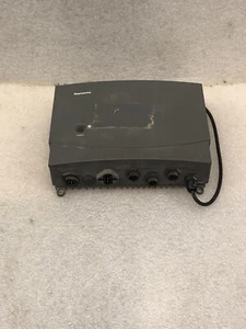 Raymarine Ray230E VHF Base station Radio - E43014 - Spares or Repair - FREE P&P - Picture 1 of 5