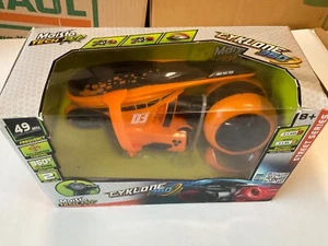 Maisto Tech R/C Street Series Remote Control Cycle Bike Orange 03 Cyklone 360 - Picture 1 of 5