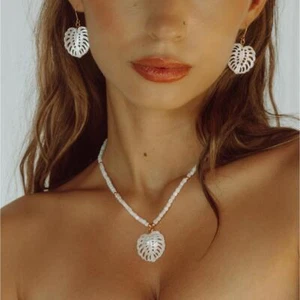 Damen Kette Perlenkette Weiß Perlmutt Blatt Glücksbringer 24K vergoldet K6257D - Bild 1 von 4