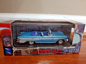 1957 Pontiac Bonneville Convertible Maßstab 1:43 Farbe Himmelblau mit Box und Koffer - Bild 1 von 3