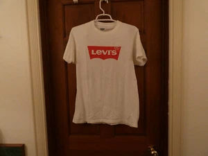 Levi T-Shirt Rot Emblem - Bild 1 von 3
