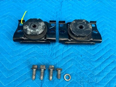 Par de soportes de motor delanteros diestro y izquierdo Nissan Titan XD 5,0 L 72 k 2016-2019 OEM Foto 1 de 4