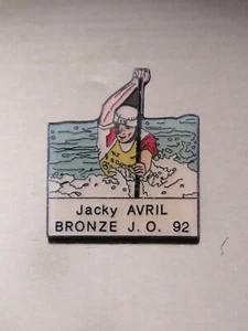  PIN'S Pins Pin  JO Barcelone 92 OLYMPIQUE 1992 " Canoë Jacky AVRIL "  - Imagen 1 de 1
