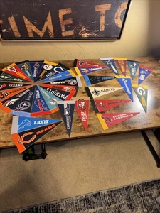 32 NFL MINI PENNANT SET Great Shape - Picture 1 of 9