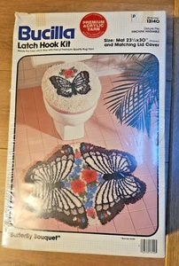 Bucilla Riegelhaken-Set "Schmetterling" Badensemble Vorleger & Deckelabdeckung mit Riegelhaken - Bild 1 von 3