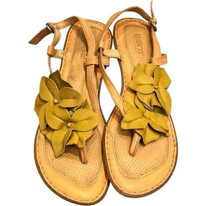 Born lässige Zehenstegsandale Gr. 8M grün Leder Riemchen Slingback übergroße Blumen - Bild 1 von 8