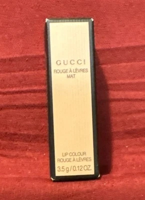 Lápiz labial mate Gucci Myra Crimson Rouge A Levres para mujer Foto 1 de 4