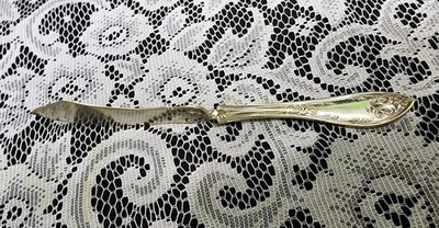 FACA DE MANTEIGA MESTRE ANTIGA SHEFFIELD PLATE TRÊS BANHADAS A PRATA CABO TORCIDO🧈 - Imagem 1 de 4