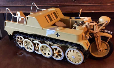 21st CENTURY TOYS WW11 German Kettenkrad Motorcycle 1/6 ( 1999 ) - Image 1 of 4