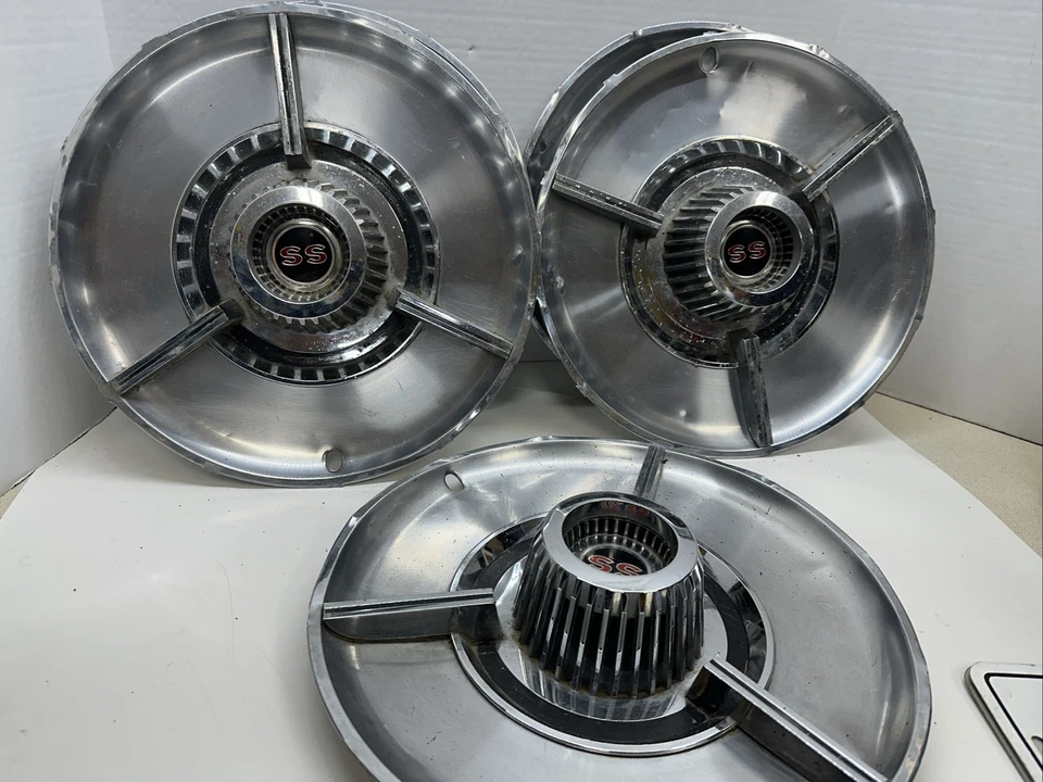 FIVE VINTAGE 1964 64 CHEVROLET CHEVY IMPALA  SS HUBCAPS WHEEL COVERS - Image 1 of 4