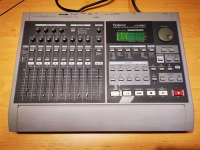 Roland Vs 880 VXpanded mit VS8F-1 Multi Effectboard  - Bild 1 von 4