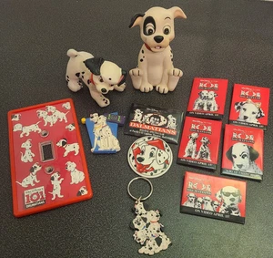 101 Dalmatiner Set Vintage 90er Film Promo Button Pins Disney Spielzeug Magnet Schlüsselanhänger + - Bild 1 von 1