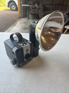 Kodak Brownie Hawkeye Flash Model 620 Film Camera vintage With Kodalite Flash - Picture 1 of 10