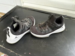 Size 8 - Jordan Ultra.Fly 2 Low Black White - Picture 1 of 2