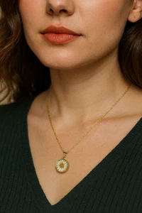 Pressed White Daisy Necklace Real Flower Pendant in Resin Gold or Silver chain - Picture 1 of 5