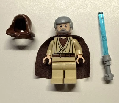 LEGO STAR WARS OLD OBI WAN KENOBI WHITE PUPILS FIGURE - 2013  + cape & hood - Image 1 of 3