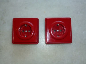 GIRA S-Color Rot 2 Stück Steckdosen und 2 Stück 1-fach Rahmen in Rot - Bild 1 von 3