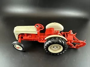 Raro trattore vintage Ertl Ford 8N 1987 con aratro Dearborn edizione speciale 1/16 rosso - Foto 1 di 5
