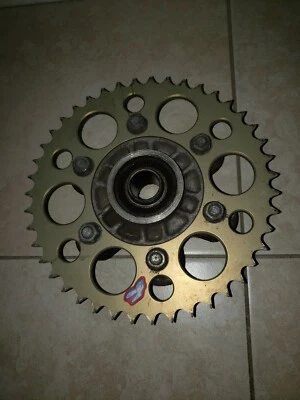 Brida de cubo portador de piñón de rueda trasera Ducati St3 st2 st3 st4 Foto 1 de 2