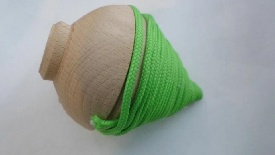 Trottola in legno (tuppetturu) antico gioco siciliano artigianale 12 cm - Immagine 1 di 1