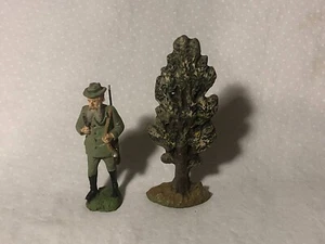 10 cm Elastolin Hunter and Tree German Composition B97 - Picture 1 of 7