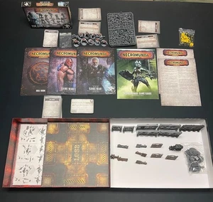 LOTE de 40K Necromunda Underhive Box Set con nuevo Van Saar Gang + Libros + ¡Más! - Imagen 1 de 8