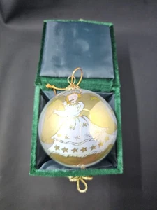 Pier 1 Li Bien Angel 2000 flauta tocando reverso redondo adorno de vidrio pintado  - Imagen 1 de 10