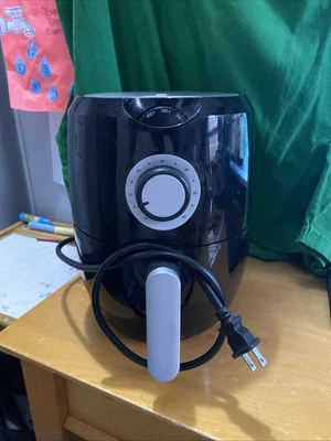 gourmia air fryer-gaf236BK-2 quart - Image 1 of 4