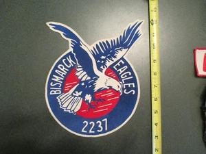 Chaqueta grande Bismarck North Dakota ND Eagles ropa coser en parche trasero - Imagen 1 de 1