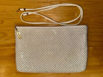 Bolsa de mão Whiting & Davis INTL branca de malha de metal discoteca vintage anos 70 anos 80 - Imagem 1 de 4