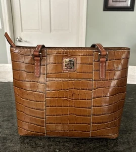 Bolso de Hombro Dooney & Bourke Croc Cuero Repujado Lg Marrón Coñac J5735705 - Imagen 1 de 11