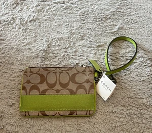 BNWT Coach small purse - Picture 1 of 3