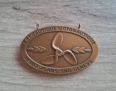ANCIENNE PLAQUE SKI NAUTIQUE MOTONAUTIQUE SNG GENÈVE SUISSE HÉLICE 75 ANS - Photo 1/3