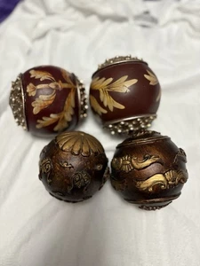 Juego de 4 esferas decorativas de bola pintadas de resina madera y metal marrón y estaño - Imagen 1 de 11