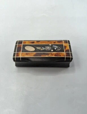 Boîte tabatière en corne à incrustation d’argent et nacre Napoléon III XIXème - Photo 1/4