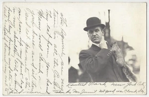 New York Central Park 1912 - FOTO REAL Ardilla en el pecho del hombre - Postal antigua - Imagen 1 de 2