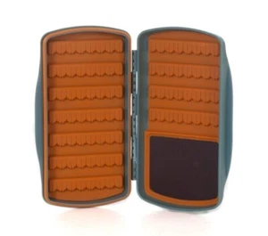 FISHPOND TACKY PESCADOR FLY BOX MEDIUM MAGPAD -WATERPROOF, SILICONE ANCHORING - Picture 1 of 3