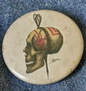 Vintage Skull Brain Heart Pin Badge Surreal Anatomical Art Gothic Horror 35mm - Picture 1 of 3