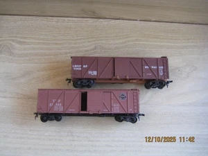 LIFELIKE Model Railways 2 BOGIE BOX WAGONS TYCO style couplings - Picture 1 of 2