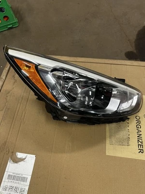 OEM | Faro halógeno Hyundai Accent 2015-2017 (derecha, pasajero) Foto 1 de 4