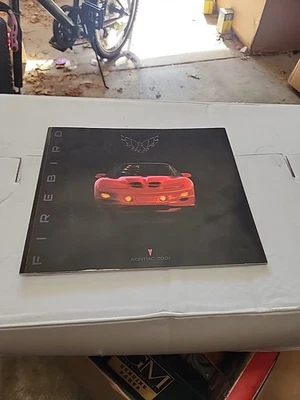 2001 Pontiac Firebird Folheto de Vendas Original Pontiac Dealer Showroom Livro - Imagem 1 de 4