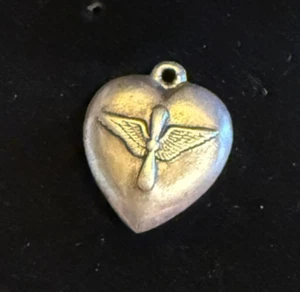 WWII STERLING SWEETHEART AIR FORCE CHARM PENDANT ANTIQUE AMERICAN 925 - Imagen 1 de 2
