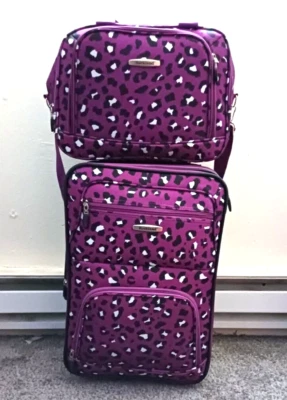 Rockland 2 件装可扩展软边行李箱套装随身携带托特包紫色豹纹 — 第 1/4 张图片