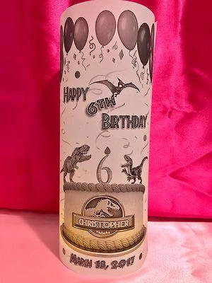 10 Centros de mesa personalizados con tema de dinosaurios feliz cumpleaños vitela luminarias Foto 1 de 4