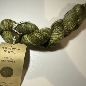 Urth Yarns ‘Kashmir’ Fingering (Tonal Green) **100% Cashmere** SOFT 220 Yds Eco - Picture 1 of 3