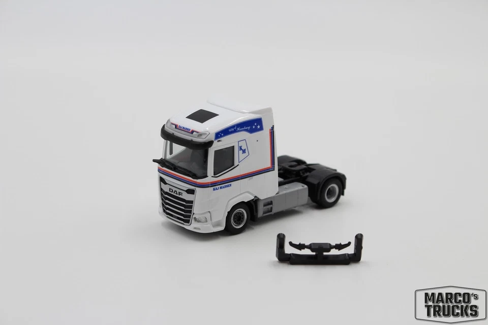 Herpa DAF XG Tractor "Kaj Madsen" (DK) from No. 318037 1:87 /HN3285-1 — 第 1/1 张图片
