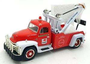 First Gear 1/34 Scale 19-1893 - 1955 Diamond-T Tow Truck - Mobil Gas - Picture 1 of 5